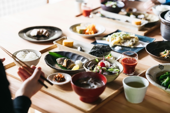 【スタンダード】-小さな名店を体験-ちいさい呑み屋はちぶんめ夕食プランぶどうのたね監修季節の朝食付き